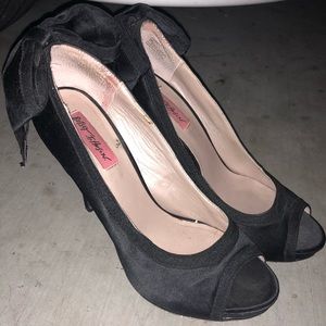 Betsey Johnson Black Pumps